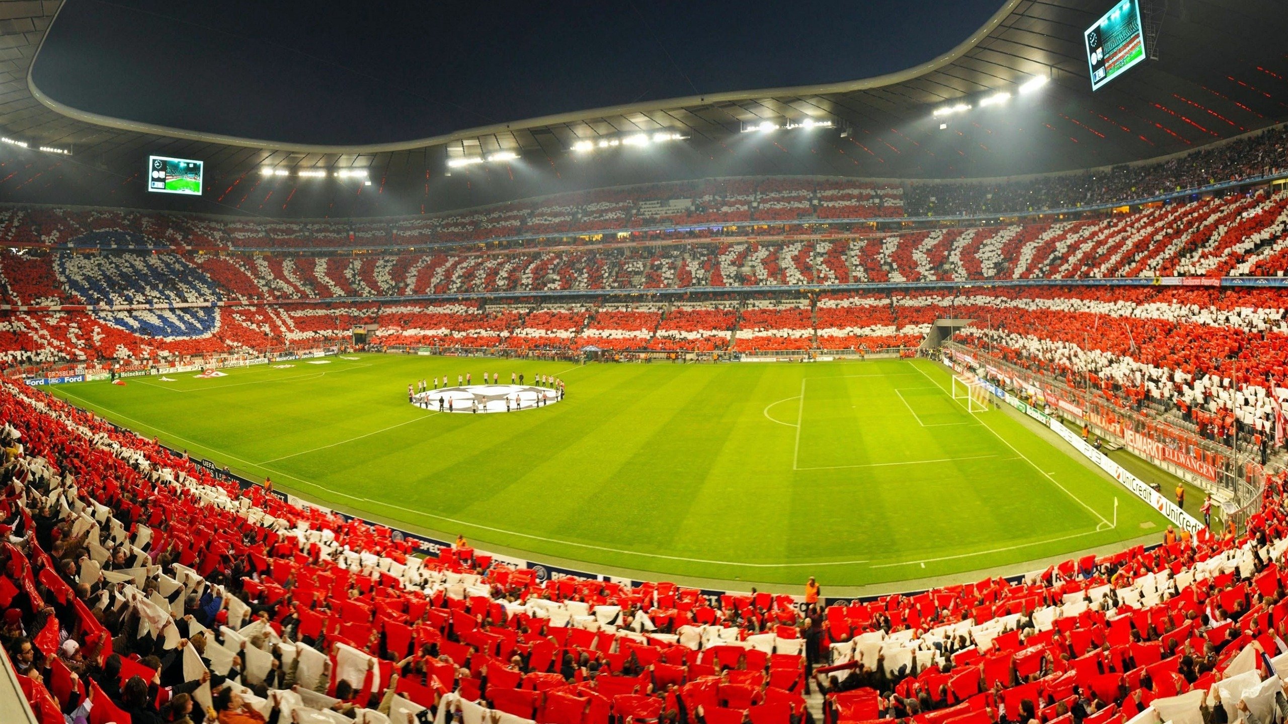 “战术深度:不同教练的战术大比拼”,教练在布置战术时讲到了常用的比赛阵型